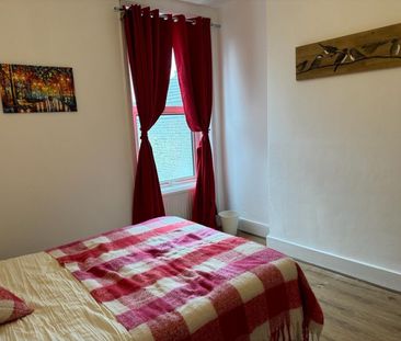 Room in a Shared Flat, Garratt Lane, SW18 - Photo 4