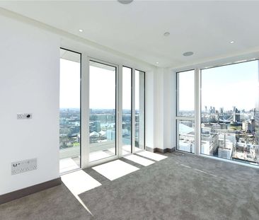 A beautifully appointed three bedroom apartment situated on the 16th floor of this prestigious, luxury development, located in a most favored part of Wapping. - Photo 1