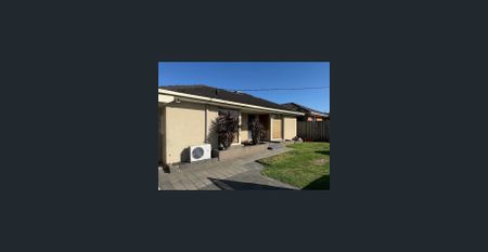 Spacious Family Home in Prime Avondale Heights Location - Photo 2