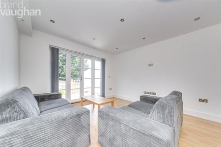 4 bedroom semi-detached house to rent - Photo 2