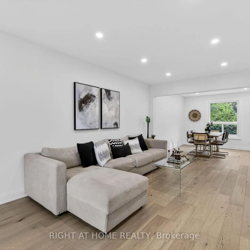 16 MAYVERN CRESCENT - Photo 1