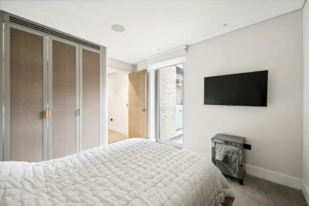 2 bedroom flat in London - Photo 4