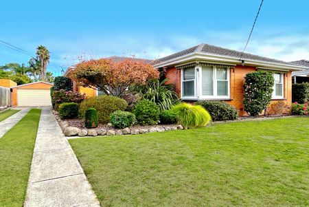 3 BEDROOM FAMILY HOME IN PRIZED LOCATION - Photo 5