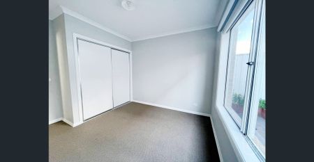 Modern Family Living with Energy Savings in a Growing Donnybrook Community - Photo 2