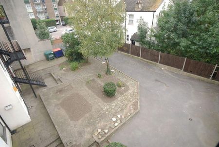 2 bedroom flat to rent - Photo 5