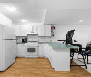 Bright 1-Bedroom + Den Basement in Killarney with Parking, A/C & La... - Photo 1