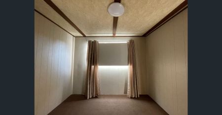 ONE BEDROOM UNIT ! - Photo 2