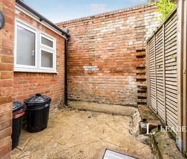 2 bedroom cottage to rent Mill Street, Newport Pagnell, MK16 - Photo 2