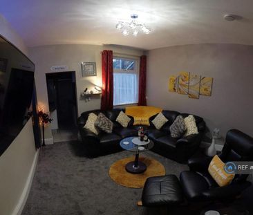 4 bedroom terraced house to rent - Photo 3