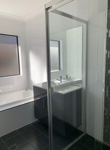 Family Home - Photo 5