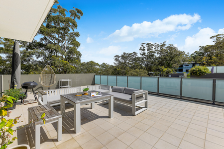 Penthouse with Leafy Outlook - Photo 2
