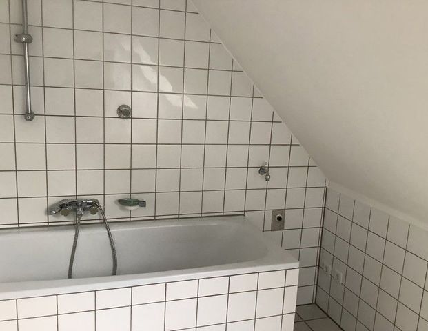 Neues Lebenskapitel ? - günstige 2-Zi.-DG-Wohnung - Foto 1