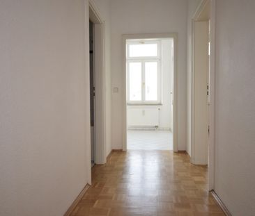 Top-Ausstattung • weiße Stiltüren • Parkett • Aufzug • Balkon • höh... - Photo 1