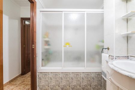3-BEDROOM APARTMENT JUST STEPS FROM THE BEACH IN TORREVIEJA - Foto 5