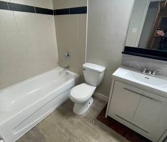 TWO BEDROOM AND BATHROOM MAIN LEVEL UNIT @ PARKWOOD GARDENS - Photo 4