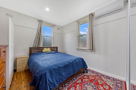 Family Residence - Convenient Location - Photo 4