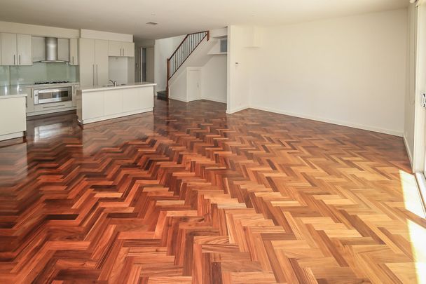 Spacious three bedroom townhouse - Photo 1