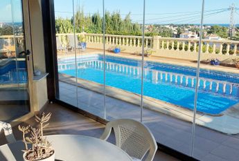 Villa for rent with 3 bedrooms and pool in Calpe for the winter season.