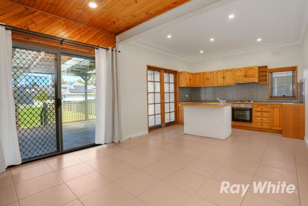 FRESHLY PAINTED & BRAND NEW CARPETS! - Photo 2