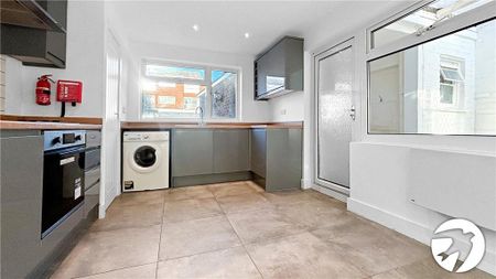 4 bedroom semi-detached house to rent - Photo 3