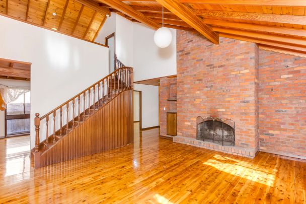 Family Home – Walk to School - Photo 1