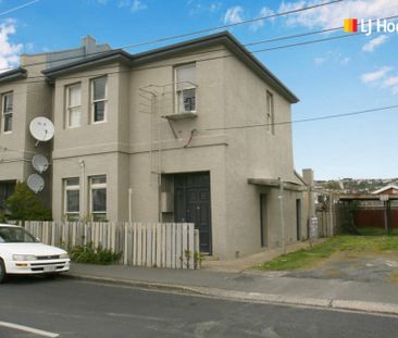 Tidy flat on Atkinson! - Photo 2