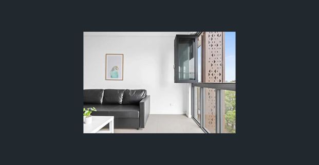 Generously sized 3-BED apartment, ** fully furnished ** - Photo 1