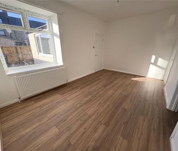 2 bedroom end of terrace house to rent - Photo 2