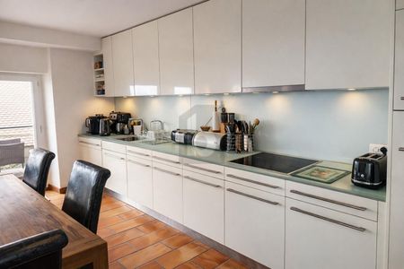 PRIX TOP! LUMINOUS AND SPACIOUS WITH LAKE VIEW - Photo 4