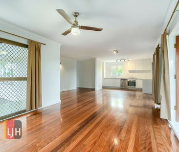 FULLY FENCED, AIR CONDITIONED HOME IN STAFFORD HEIGHTS - Photo 1