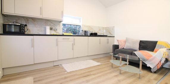 Harrow View, Uxbridge - Photo 2