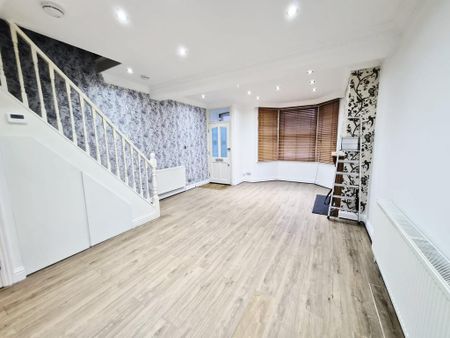 3 bedroom end of terrace house to rent - Photo 3