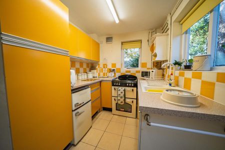 2 bedroom semi-detached house to rent - Photo 5