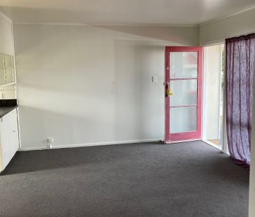 Looking for a comfy 2-bedroom, 1-bath unit in Hamilton East? - Photo 4