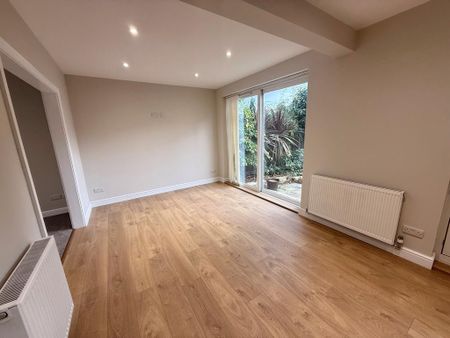 5 bedroom semi-detached house to rent - Photo 2