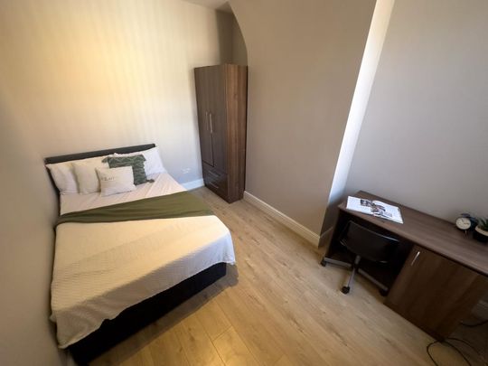 4 bedroom terraced house to rent - Photo 1