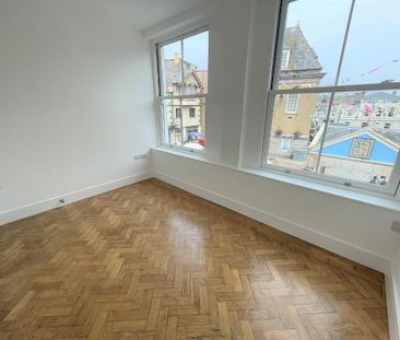 3 bedroom flat to rent - Photo 4