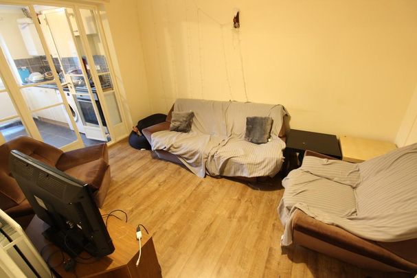 6 bedroom detached house to rent - Photo 1