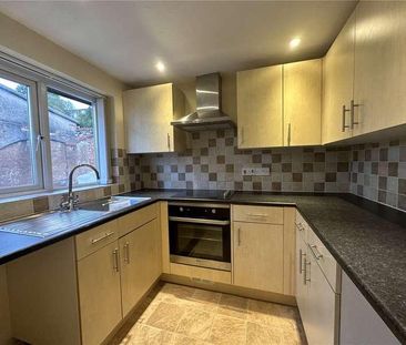 Coxs Close, High Street, Crediton, Devon, EX17 - Photo 2