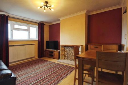 2 bedroom maisonette to rent - Photo 2