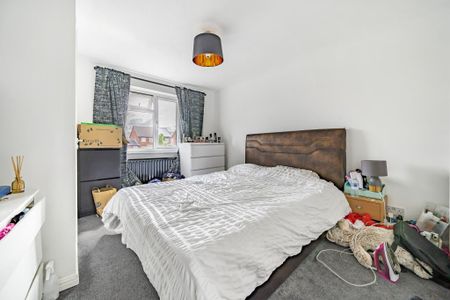 4 bedroom semi-detached house to rent - Photo 2
