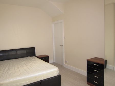 1 Bed Flat, Vant Road, SW17 - Photo 4