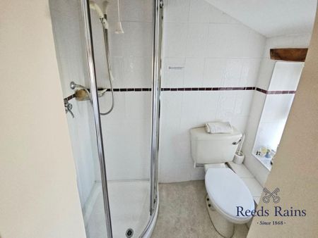 4 bedroom semi-detached house to rent - Photo 3