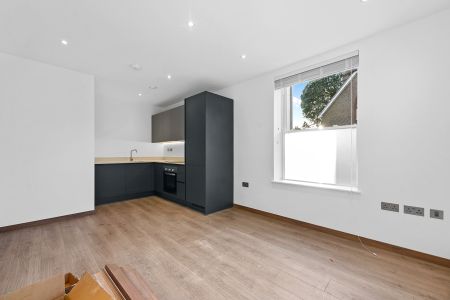 Harvest Lane, Thames Ditton, KT7 - Photo 2