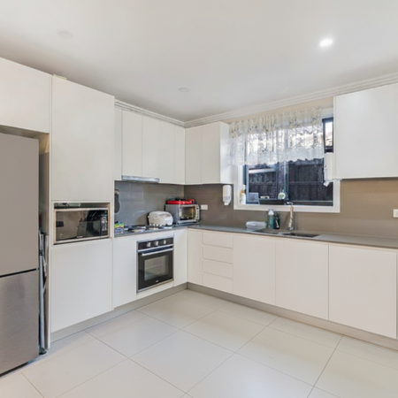 Three-Bedroom Granny Flat in a Peaceful Location! - Photo 3