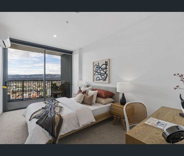 Unfurnished Two-Bedroom Apartment with City-to-Hills Views - Photo 4