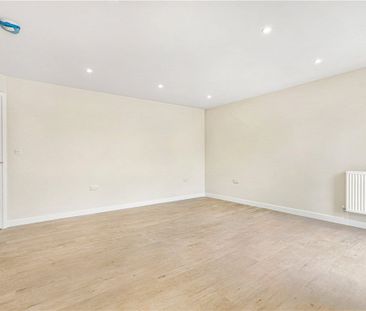 A newly built modern apartment situated on the ground floor with a ... - Photo 1