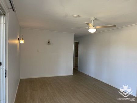 3 Bedroom 1 Bath 1 Car Home - Photo 3