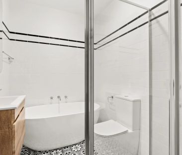 Tastefully renovated family home | Perfect Location - Photo 6