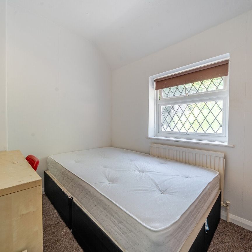 1 bedroom semi-detached house share to rent - Photo 1